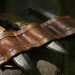 Epic Armoury Houder Voor LARP Werpmessen Bruin, Incl. 3 Messen -Game Promotie Winkel houder voor larp werpmessen bruin incl 3 messen 2